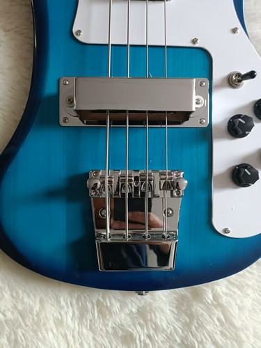 Blue 4-string bass guitar rosewood fingerboard and chrome hardware, 22 frets - Picture 5 of 7
