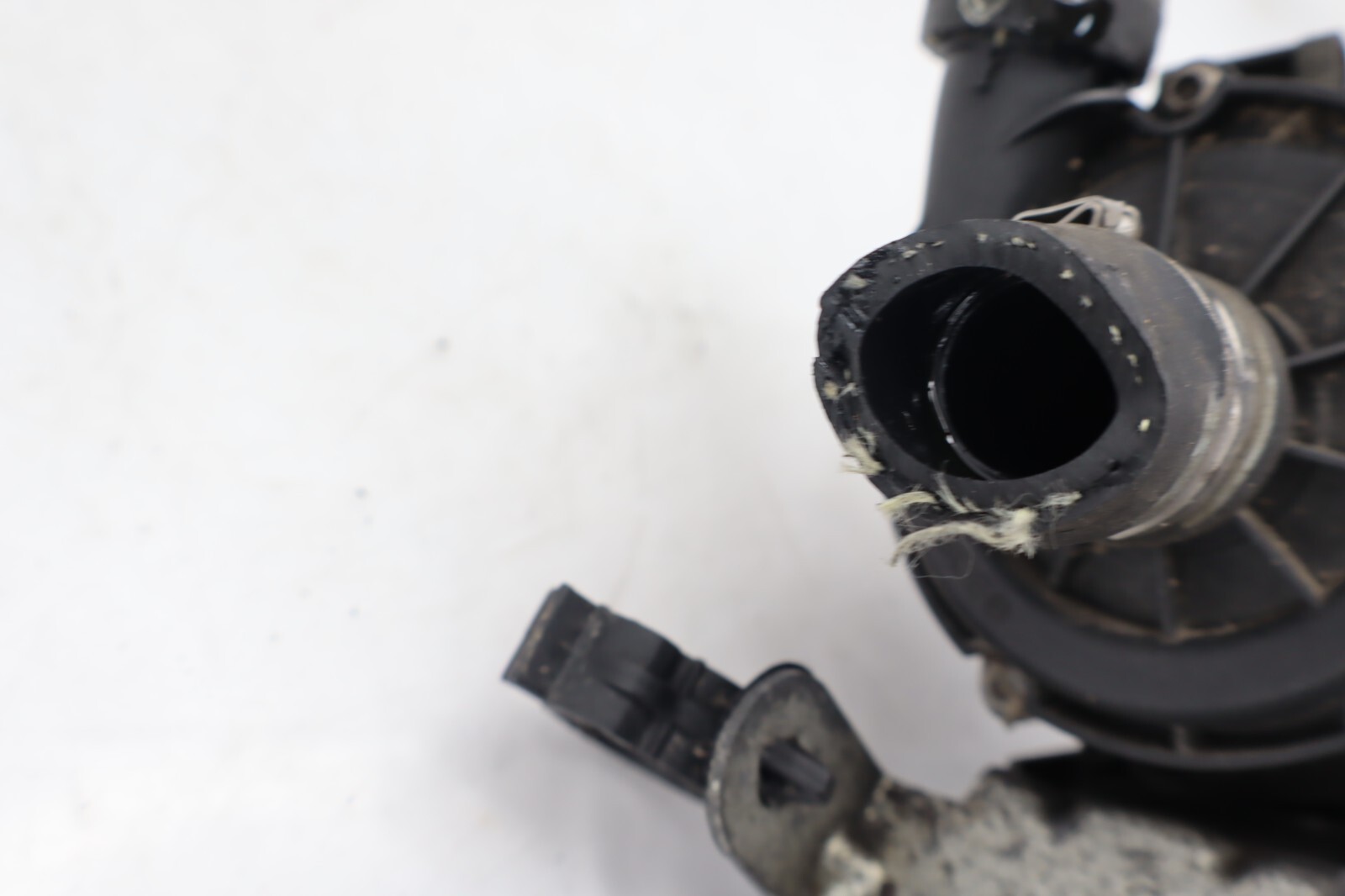 ✅ 2014 - 2021 MASERATI GHIBLI 3.0L ENGINE COOLANT WATER PUMP OEM 0392024053