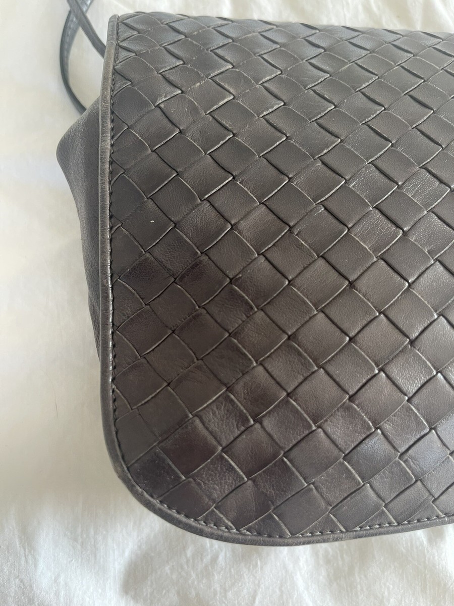 bottega venetaショルダーバッグ Vintage 90's Bottega Veneta Coffee Brown Intrecciato Classic Cross