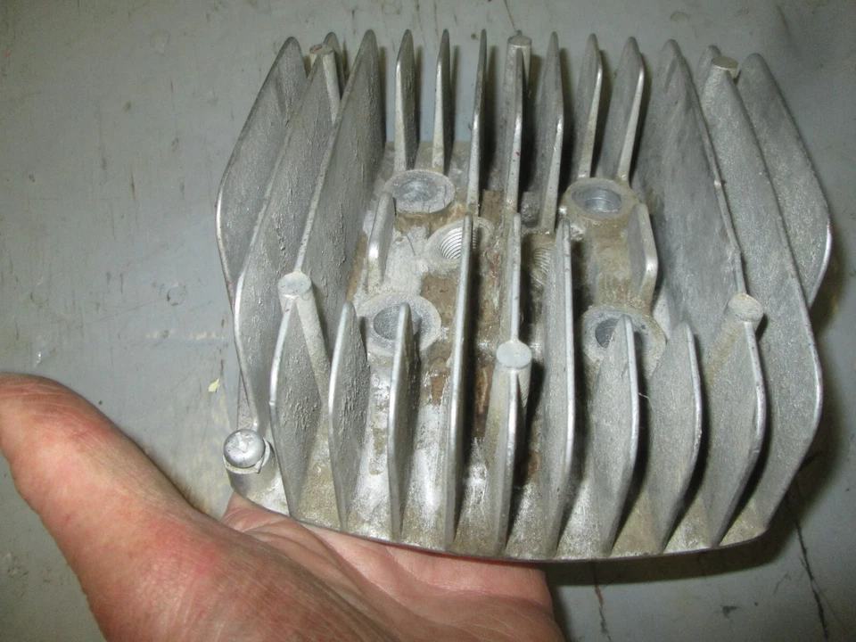 Suzuki 1973 - 1977 RV125 / - 1975 TC125 culata 11111-27300 / 1111-27302 Foto 4 de 4