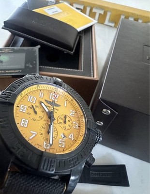 BREITLING AVENGER HURRICANE 51MM. 3 STRAPS