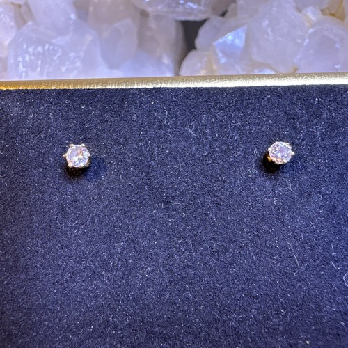14k Yellow Gold Diamond Stud Earrings .56g (AT425-14) {NO}