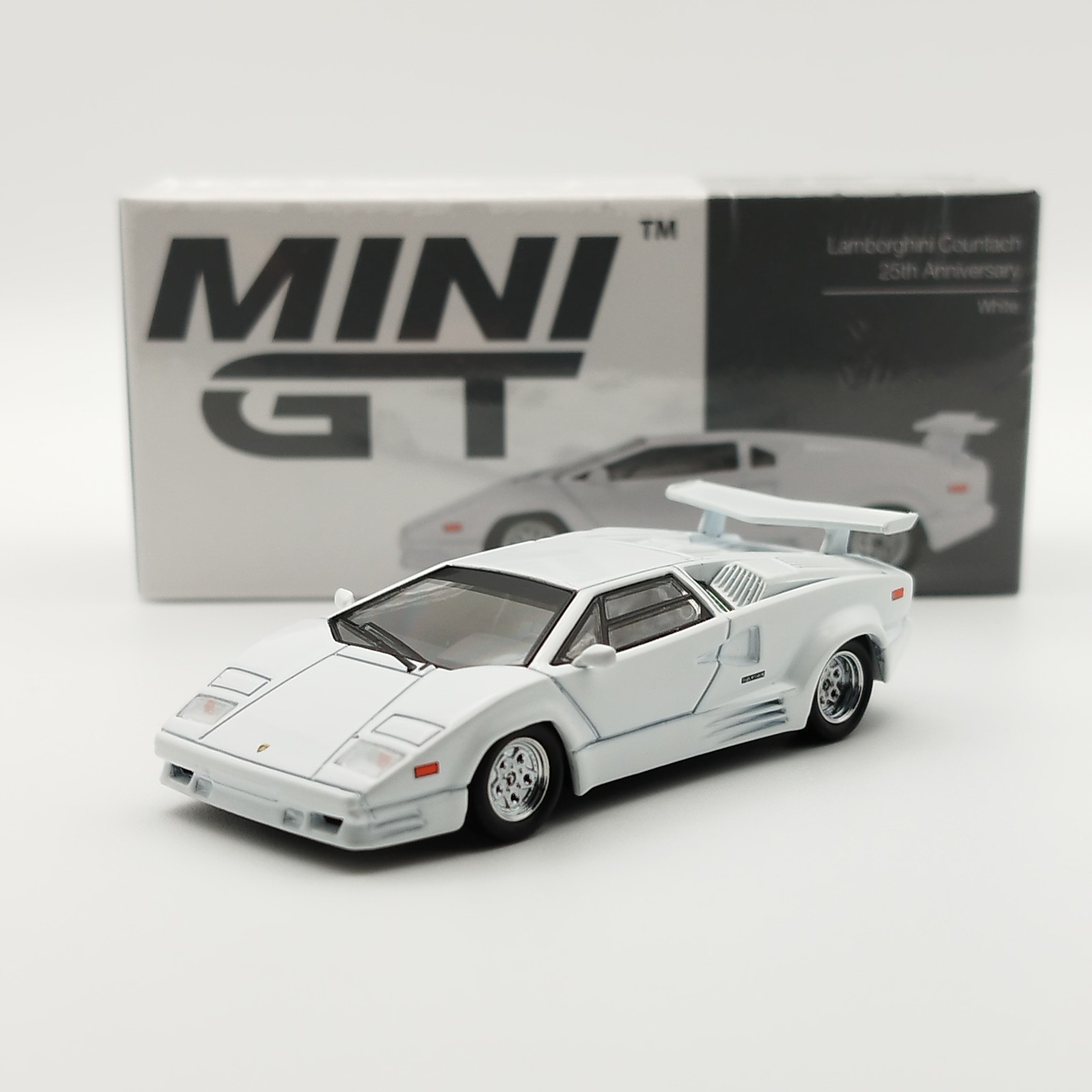 Mini GT 1/64 Lamborghini Countach 25th Anniversary White voiture miniature de collection 1134