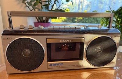 Vintage Sony CFS-330L Kassettenrekorder / Weltempfänger Radio
