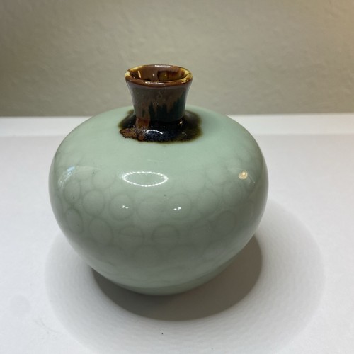 Vintage Chinese Green Celadon Small Vase Circle Design Bud Vase Brown Top - Picture 3 of 8