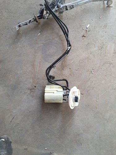 C4* Mercedes Benz W204 BJ09 Kraftstoffpumpe Dieselpumpe