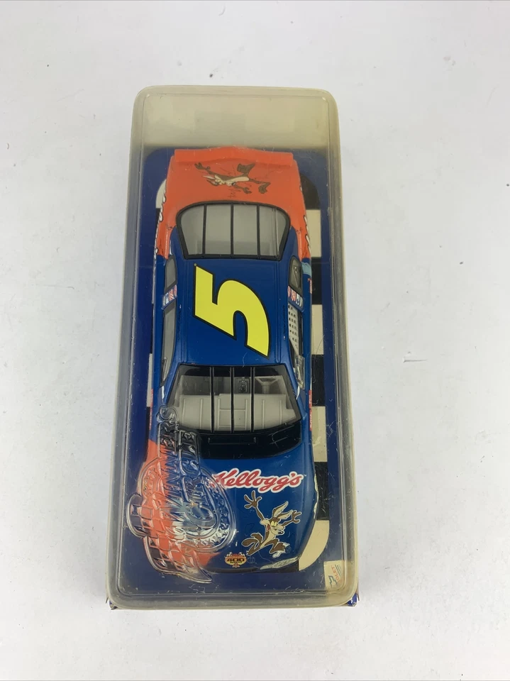 Winners Circle 1:24 Terry Labonte Kellogs Looney Toons #5 ROADRUNNER - Image 3 of 4