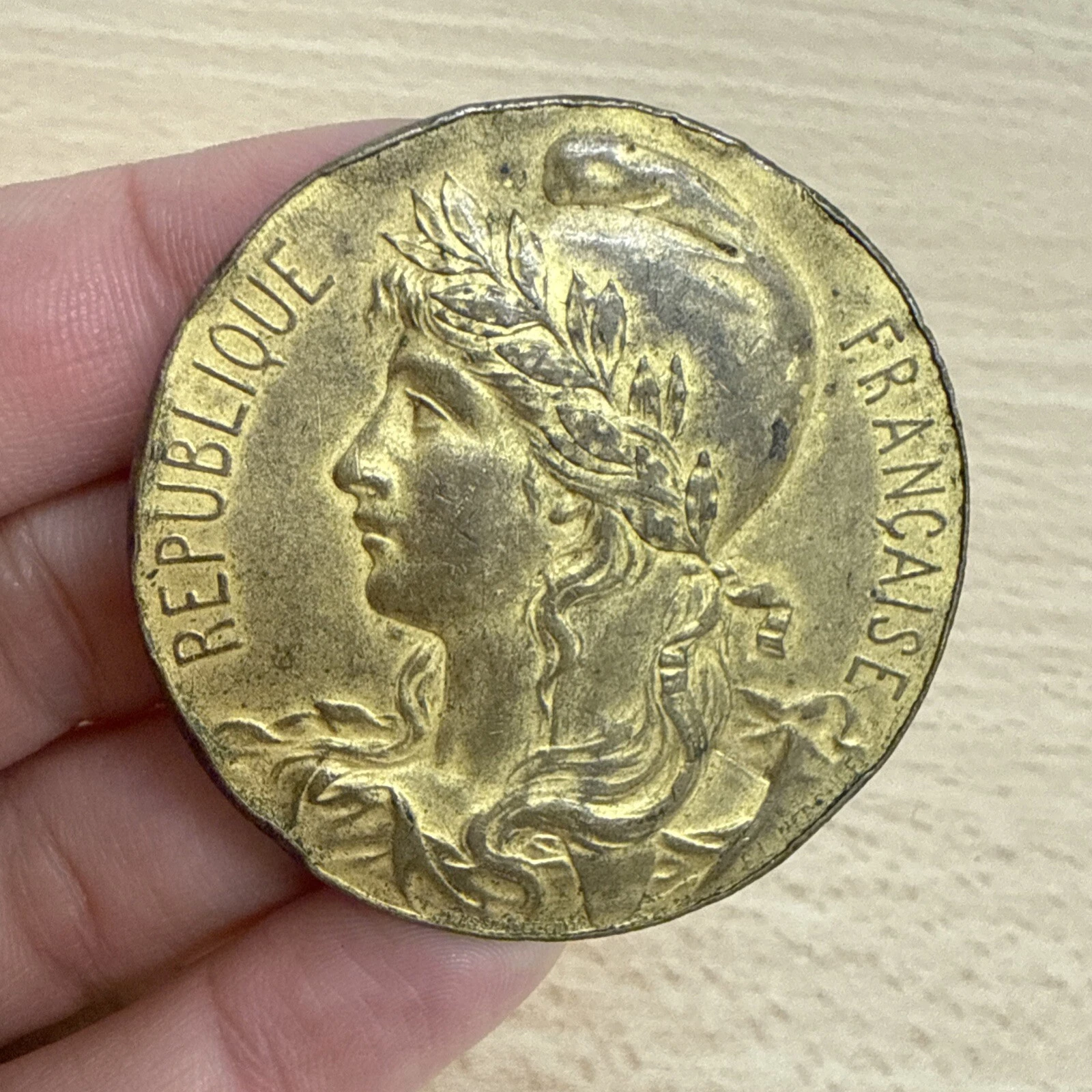 Médaille République Française Musée D’exposition Universelle 1900 En Bronze