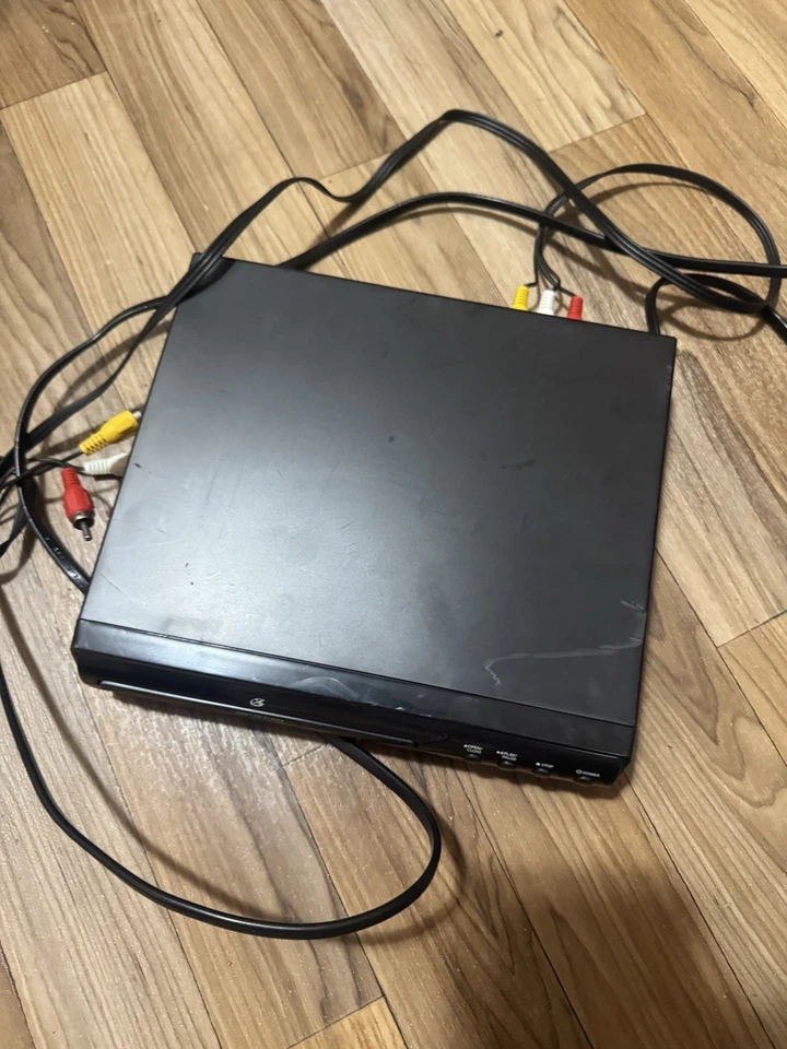 Reproductor de DVD compacto GPX D200B con cables AV - medios retro no probados Foto 2 de 4