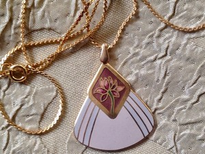 Authentic Laurel Burch Pendant Necklace Water Lily Lotus FAN Gold Plated Vintage