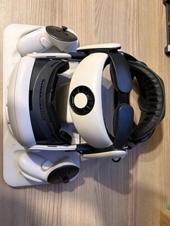 Meta quest 3 128gb with controllers and full BoboVr accessories!