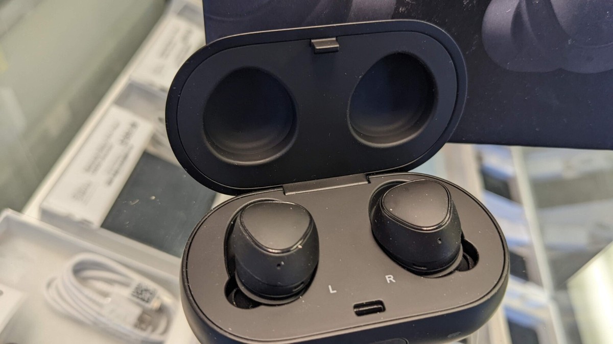 Samsung Gear ICONX Wireless Bluetooth Cord-Free Fitness Earbuds