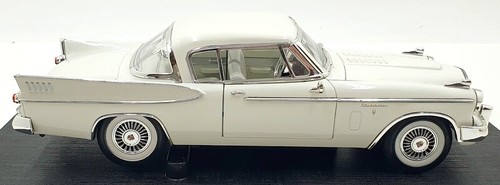 Anson 1/18 Scale Diecast 30384 - 1957 Studebaker Golden Hawk - White - Picture 4 of 5
