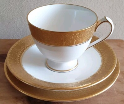 Royal Crown Derby St. George Tasse + Untertasse + Teller