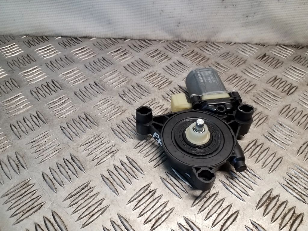 Moteur De Lève-vitre Avant Droit Pour Renault - Compatible Espace IV, Laguna II, Megane II, Scenic - Réf. 8200000938