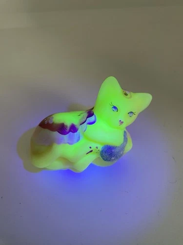 Fenton Uranium Burmese Glass Cat Figurine Playful Kitty Kitten Hand Painted 3"