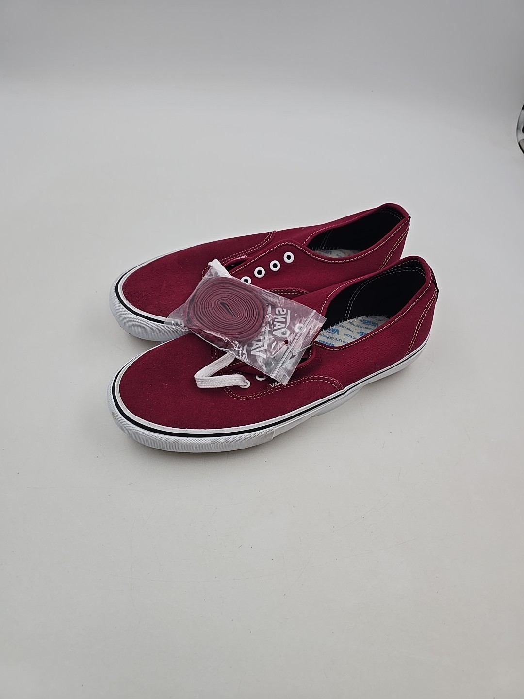 Mens Size 11.5 Red  New Skateboard Shoe  Tennis Shoes
