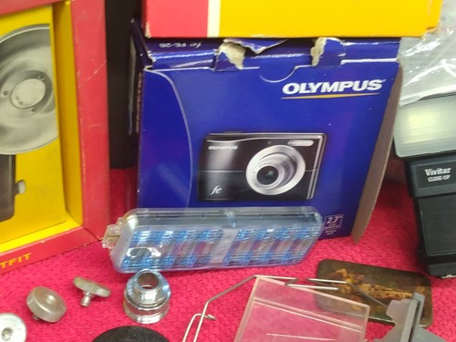 Vintage Camera Lot: Bulbs, Cases, Empty Boxes, Cords & More - Picture 10 of 24