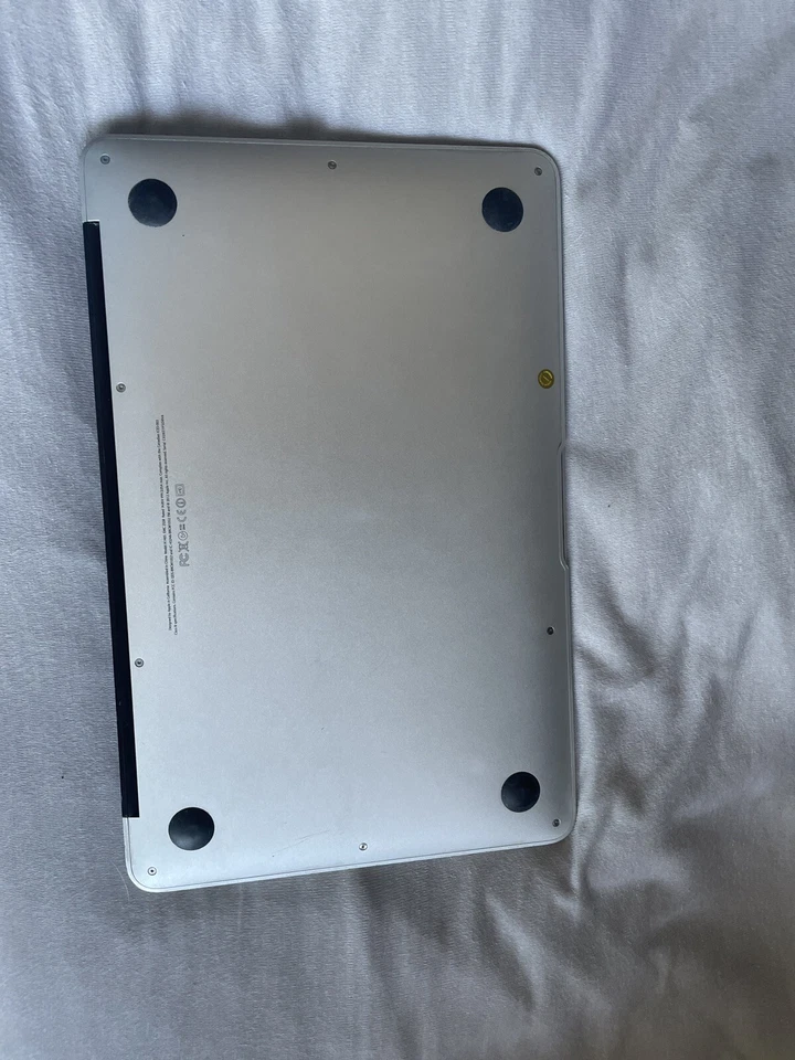 Apple MD761B/B MacBook Air i5 4GB RAM 256GB 13 Inch Notebook - Silver, photo 3 of 5
