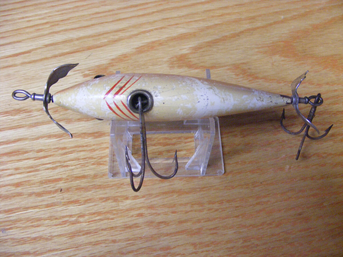 Beautiful Original Vintage Shakespeare 3 Hook Musky Minnow Beautiful Original Vintage Shakespeare 3 Hook Musky Minnow