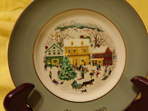 1980 Avon Christmas Plate With Pale Blue Green Border And Village Scene (New) - Picture 3 of 7