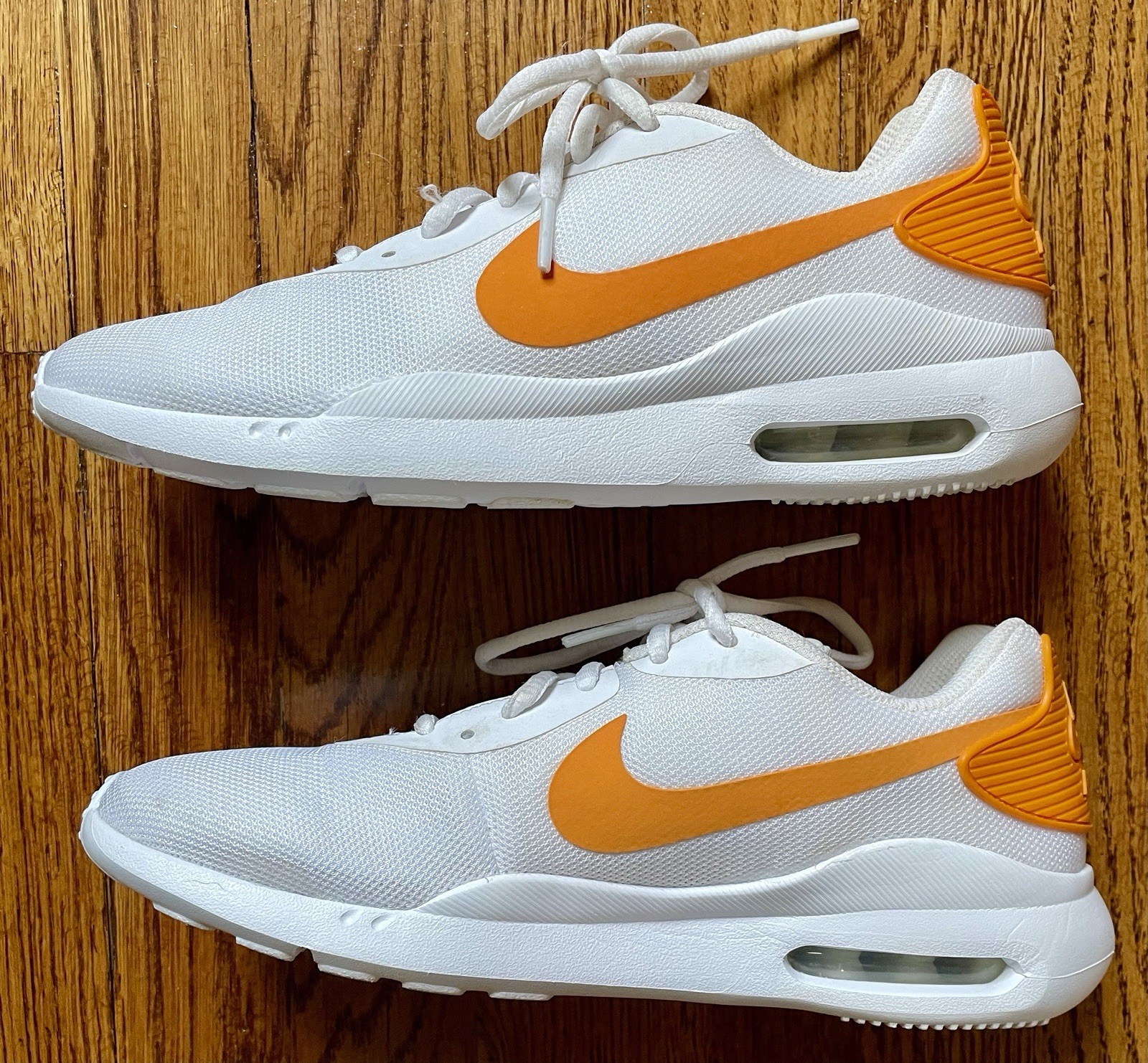 SAOLA Sneakers Nike donna taglia 8 bianche leggere con accenti arancioni