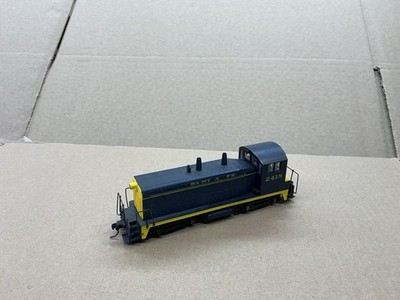 ATHEARN HO SCALE DIESELLOK SWITCHER 7 SHUNTER SANTE FE N.2418 NON-RUNNER