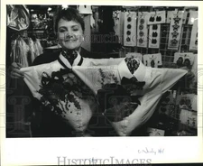 1993 Press Photo Judy Melancon Smiles As She Shows Her Hand-Painted Tuxedo Shirt