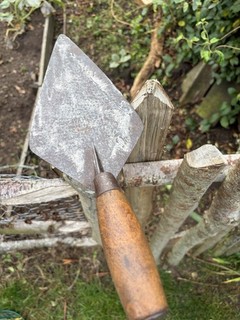 Brades WHS Hunt & Sons England 10" Vintage Brick Trowel Masons Bricklayers Tool
