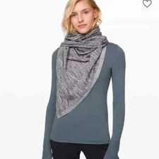 Lululemon Vinyasa herringbone pattern  Snap Scarf One Size