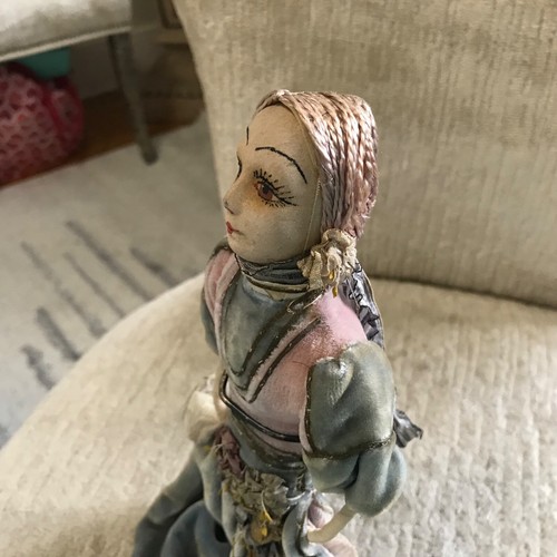 ANTIQUE ARTISAN MADE PAINTED DOLL & VELVET DRESS/FLOWERS STAND/ORNAMENT 1800’S - Picture 15 of 18