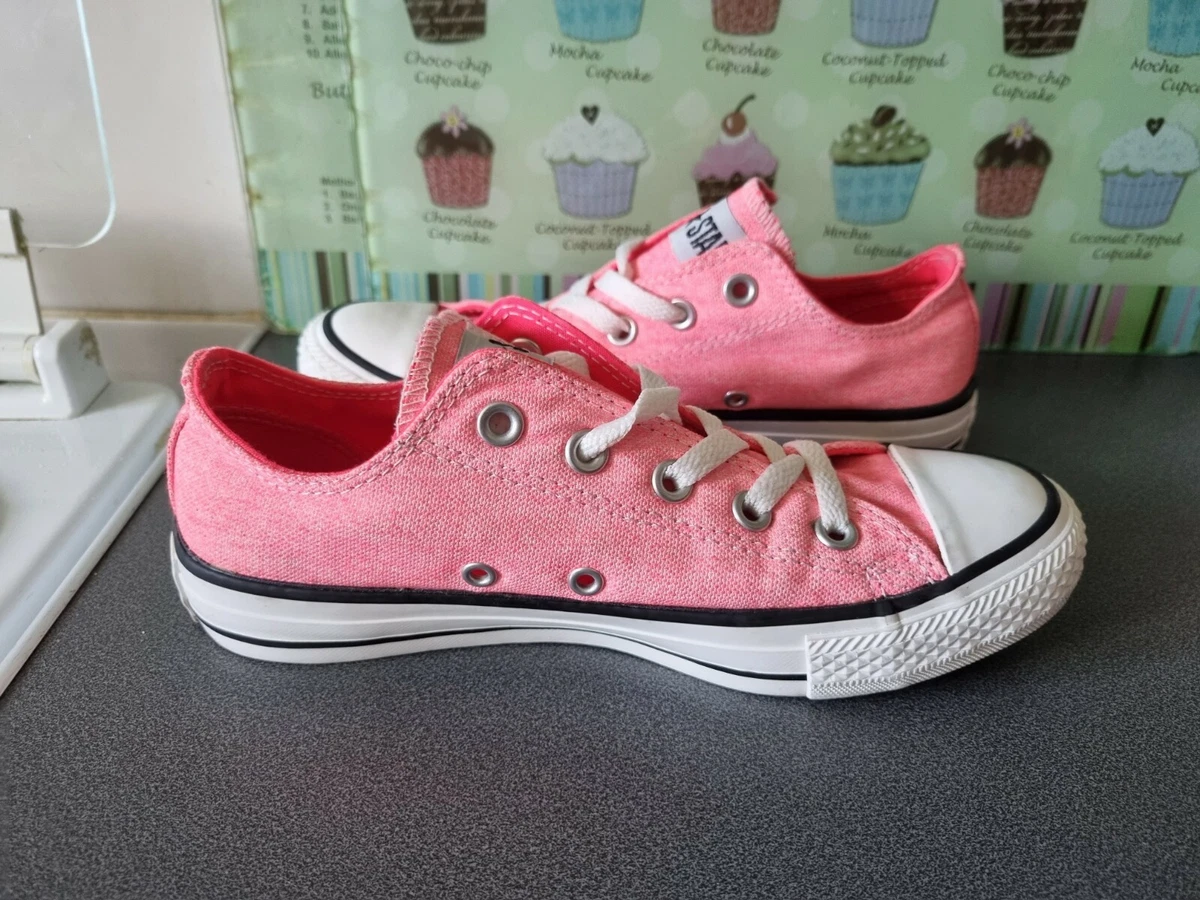 UNISEX BRIGHT PINK CONVERSE ALL STAR SIZE UK 4