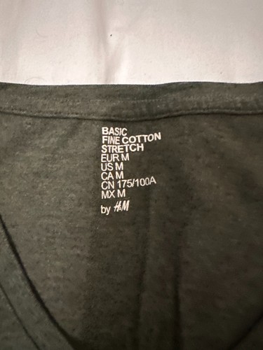 H&M Green V Neck T SHirt Man - Picture 2 of 2