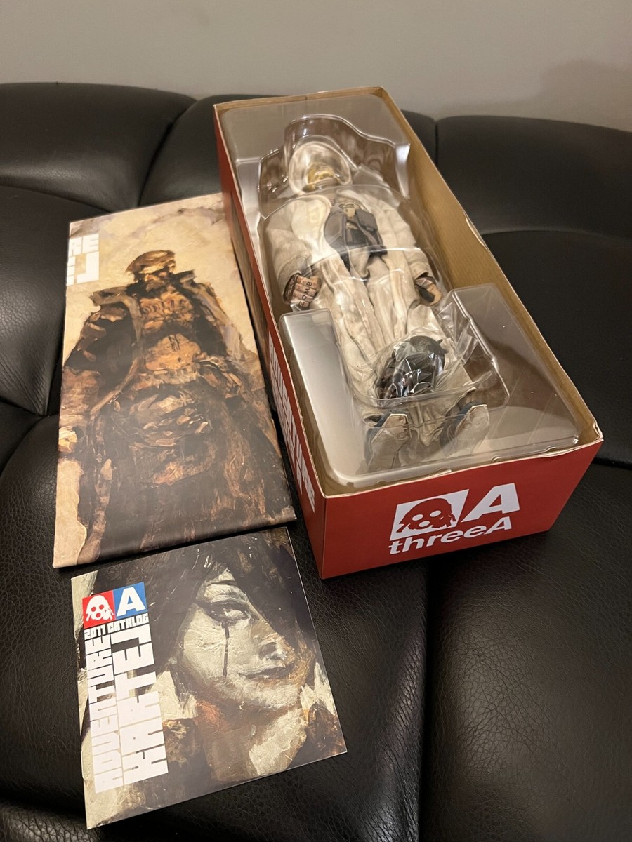 Ashley Wood WWR 直筆サイン&原画入 限定豪華版 Ashley Wood WWR 直筆サイン&原画入 限定豪華版 Amazon.co.uk
