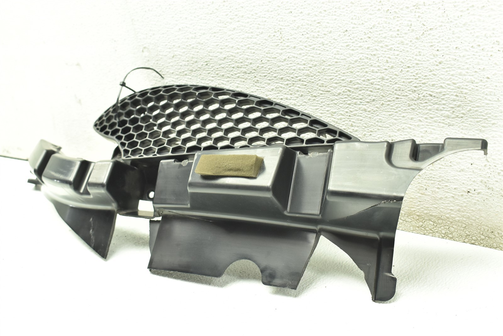 Mclaren 570s Tail Light Bracket Grill LH 13A6494CP