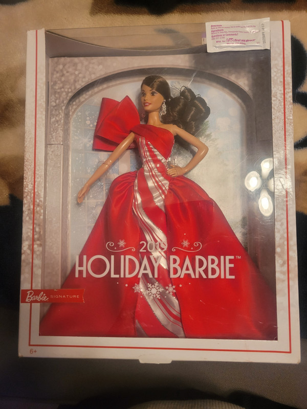 Barbie Signature 2019 Holiday Barbie Doll Brunette Mattel FXF03