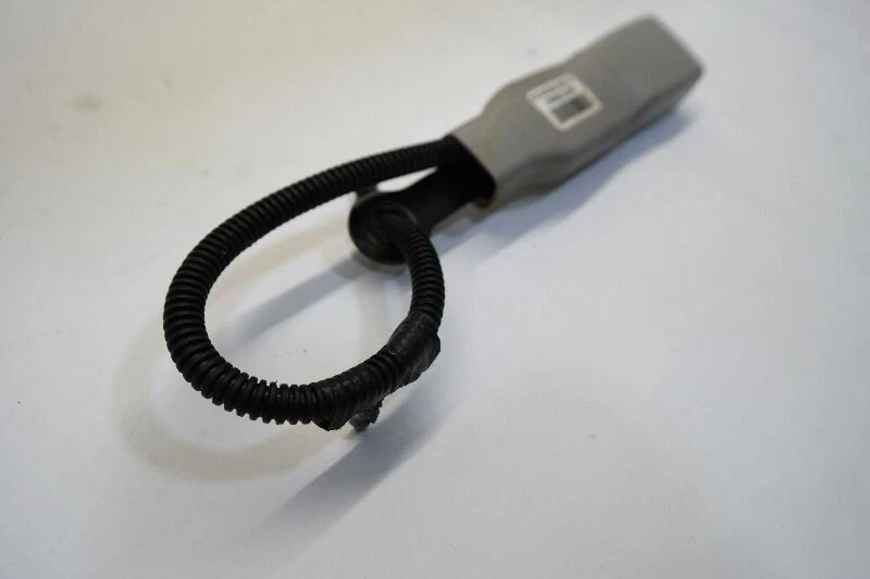 06-11 CADILLAC DTS FRONT DRIVER SEAT BELT BUCKLE OEM Foto 2 de 4