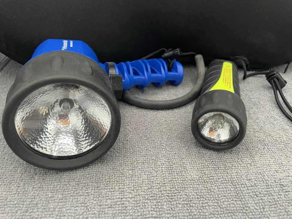 Linternas de buceo submarinas Princeton Tec - Miniwave II y Tec 40 funcionando Foto 3 de 4