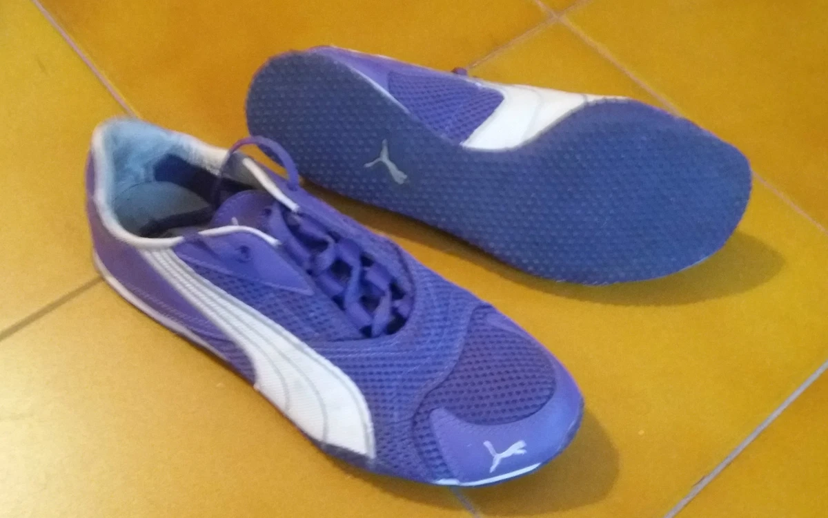 Puma top bianche indossate