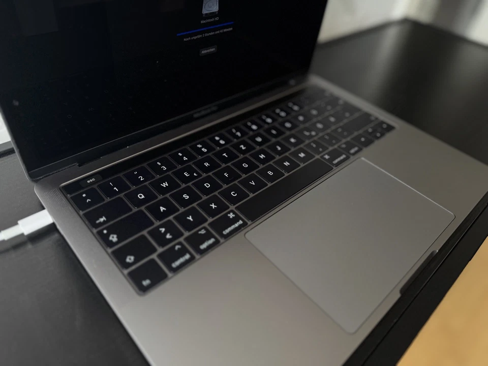 Apple MacBook Pro 13,3 Zoll Retina Display 1TB SSD,16GB RAM,Space Grau,2017,i7 - Bild 4 von 4
