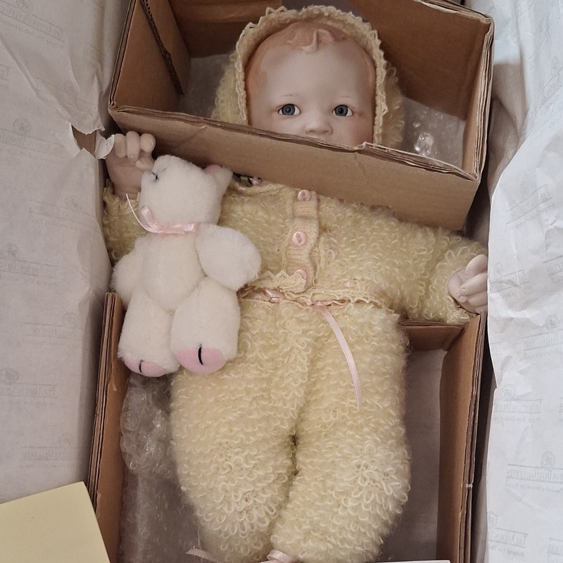 Ashton-Drake Miracle of Life Her Very First Smile Porcelain Doll by Yolanda Bel…