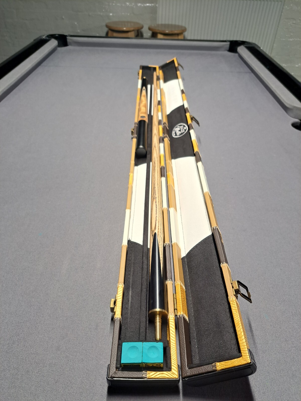 Snooker Cue And Case Bundle Spec 9.5mm, 57inch 3/4 Cue case and
