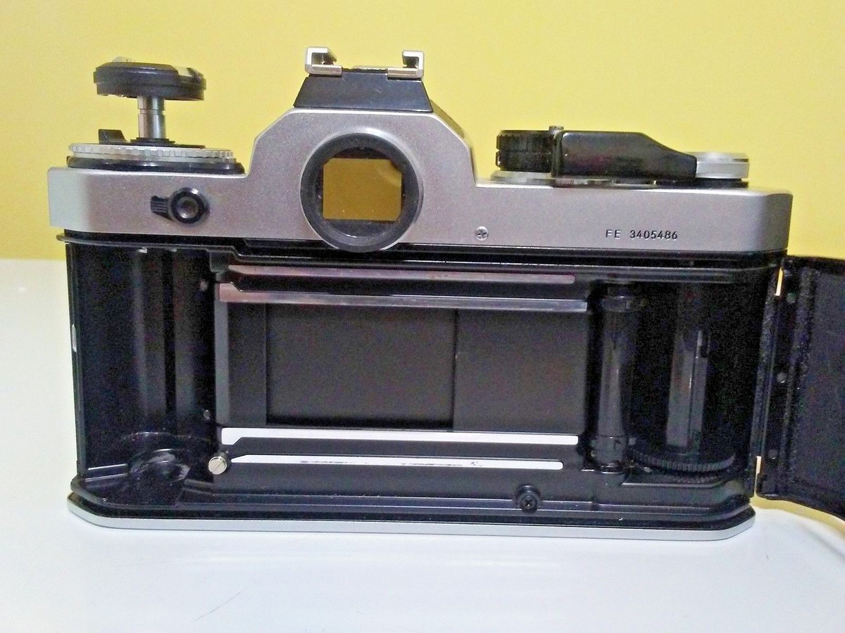 Nikon FE 35mm Film Camera with 43-86mm Zoom Lens and Tamrac Case