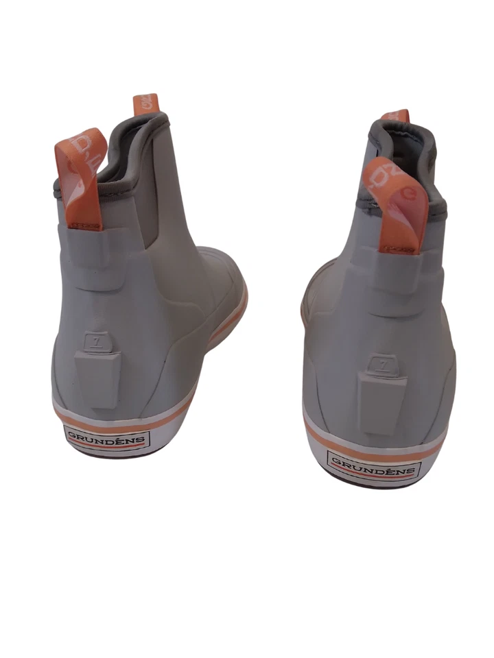 WOMENS GRUNDENS DECK BOSS 6" ANKLE BOOT - GLACIER GREY - WOMENS SIZE 7 - Image 3 of 3