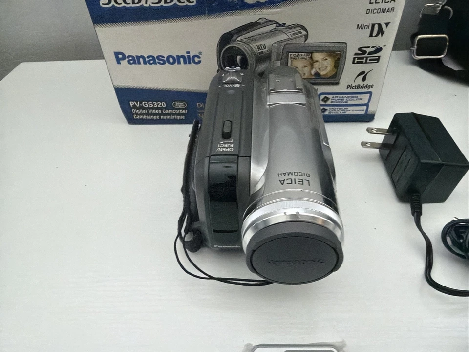 Panasonic PV-GS320 3CCD MiniDV Camcorder No Power - Image 2 of 4