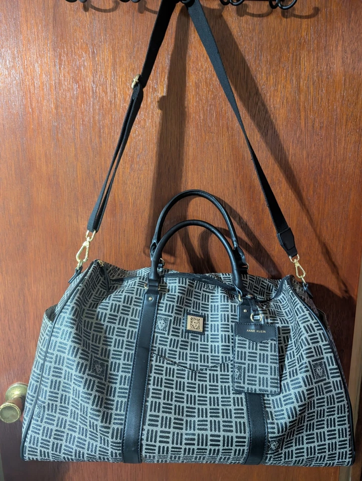 Bolso de Viaje Anne Klein Negro Elegante Lona con Correa de Hombro Ajustable Foto 2 de 4