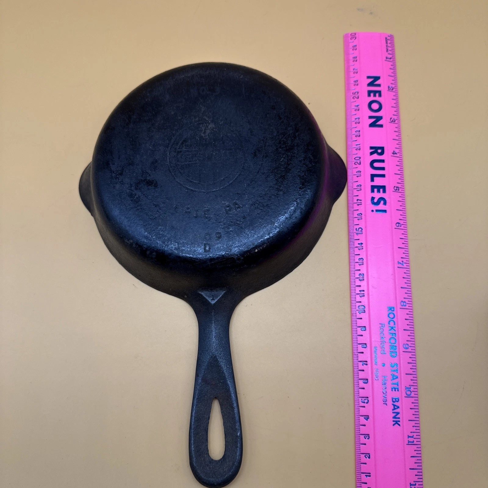 Vintage Griswold 709 D Cast Iron Skillet
Opens in a new window or tab