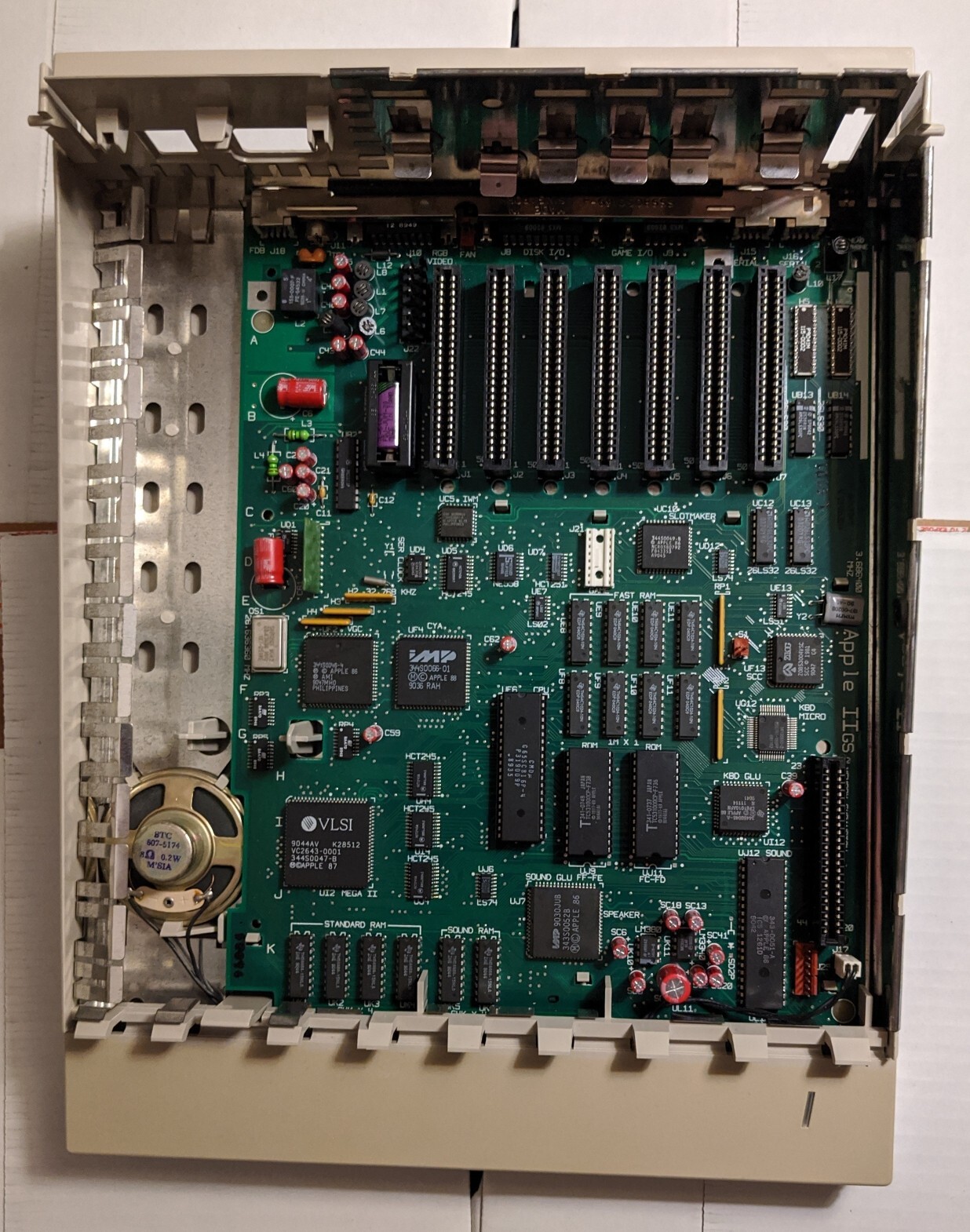 Apple IIgs ROM3 computer with 8MB RAM, external PSU, new battery, cool