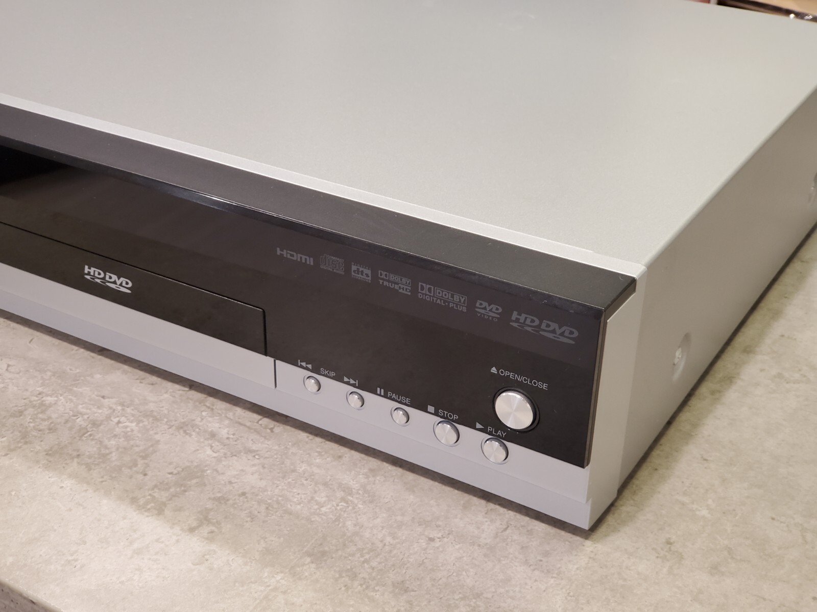 Toshiba HDA1 HDDVD Player With Remote And Sample Discs Video
