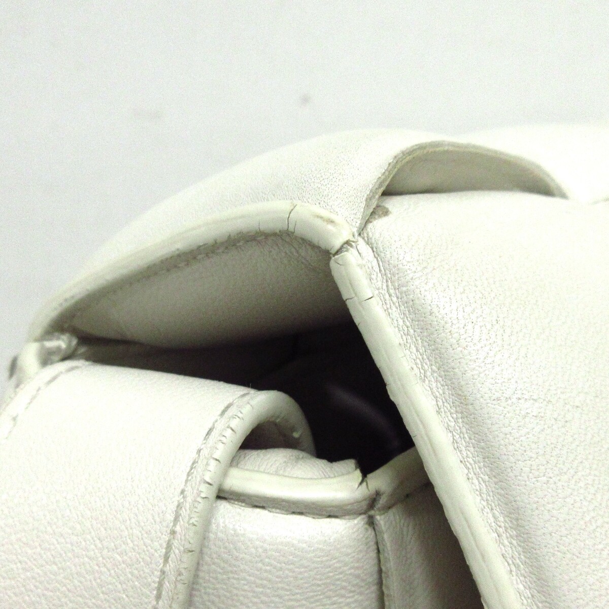 Auth BOTTEGA VENETA Padded Cassette 591970 White Leather Auth BOTTEGA VENETA Padded Cassette 591970 White Leather